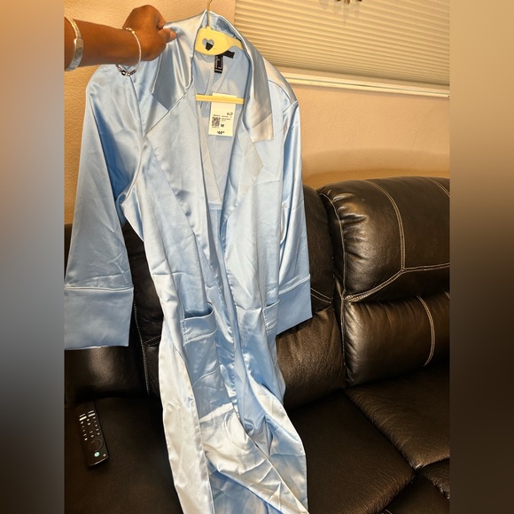 Light Blue Satin Robe - Picture 4 of 9